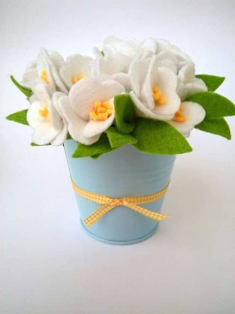 lembrancinha com flores de feltro lembrancinha com flores de feltro