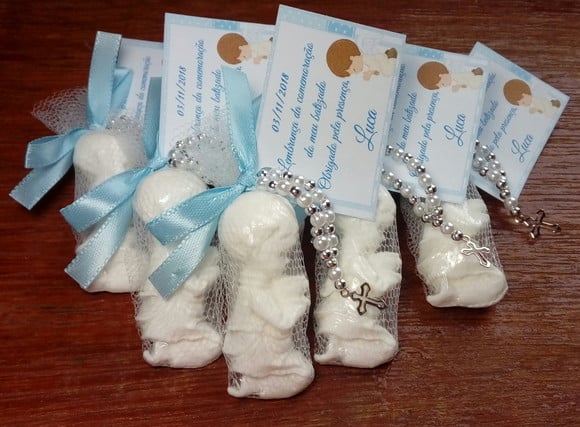 Anjinhos de porcelana com pequeno terço Anjinhos de porcelana com pequeno terço