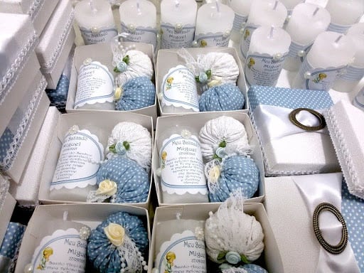 Azul e branco é uma boa combinação para lembrancinhas de batizado masculino Azul e branco é uma boa combinação para lembrancinhas de batizado masculino
