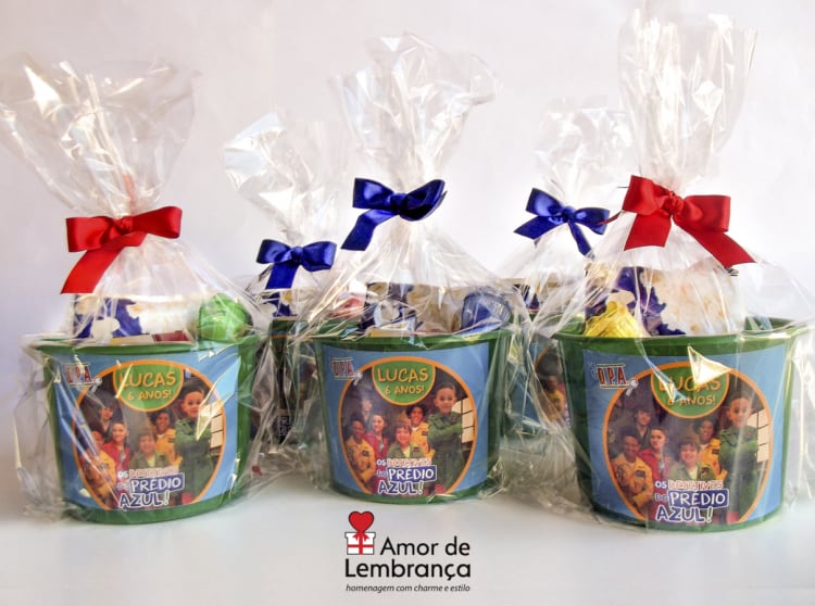 Balde personalizado com brinquedos Balde personalizado com brinquedos