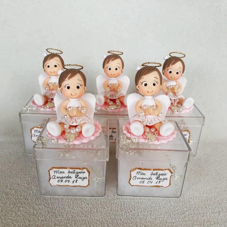 Bonequinhos ornamentam as caixinhas Bonequinhos ornamentam as caixinhas
