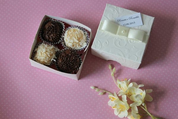 Caixinha com brigadeiro Caixinha com brigadeiro