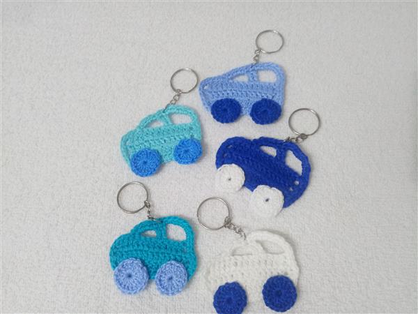 Carrinhos de crochê que servem de chaveiro Carrinhos de crochê que servem de chaveiro