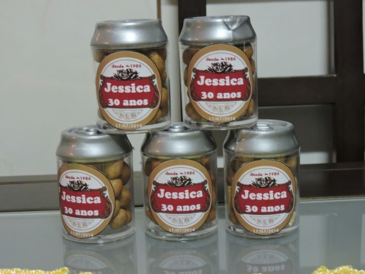 Latinha com amendoim Latinha com amendoim