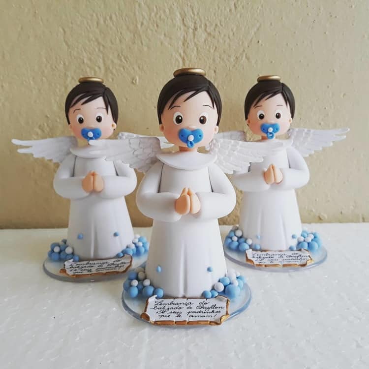 Muitas lembrancinhas de porcelana fria chamam atenção pelos detalhes Muitas lembrancinhas de porcelana fria chamam atenção pelos detalhes