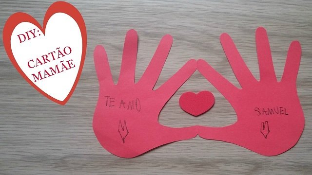 Presente dia das mães recorte em forma de mãos Presente dia das mães recorte em forma de mãos