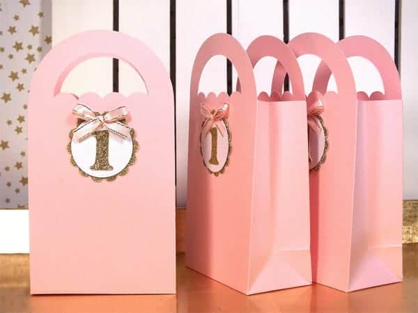 Sacolinhas com doces e outros adornos Sacolinhas com doces e outros adornos