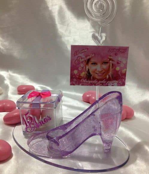 Sapatinhos customizados que lembram uma princesa Sapatinhos customizados que lembram uma princesa