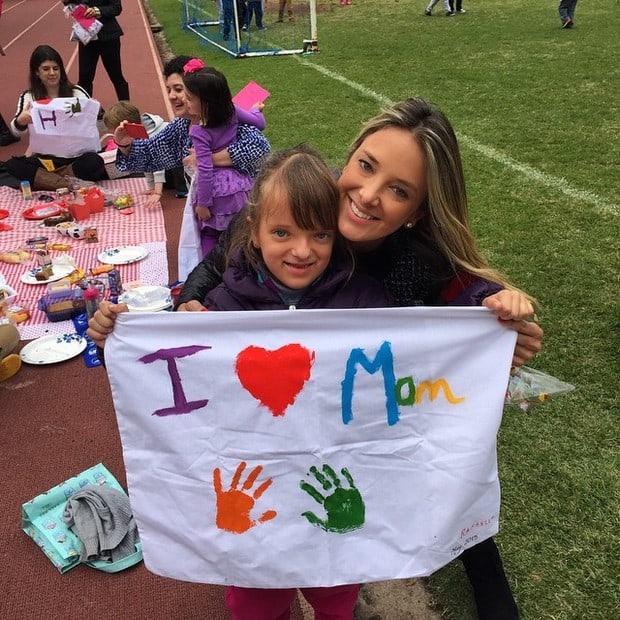 Ticiane Pinheiro mostra presente que ganhou da filha Rafa Ticiane Pinheiro mostra presente que ganhou da filha Rafa
