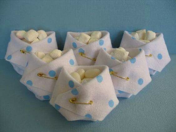 fraldinha de feltro com balas de coco para lembrancinha de nascimento fraldinha de feltro com balas de coco para lembrancinha de nascimento