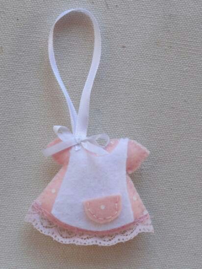 chaveiro de vestido de feltro para lembrancinha chaveiro de vestido de feltro para lembrancinha