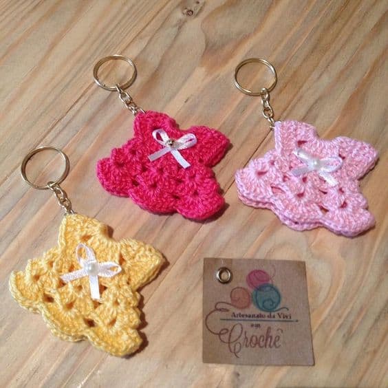chaveiro de crochê para lembrancinha de nascimento chaveiro de crochê para lembrancinha de nascimento