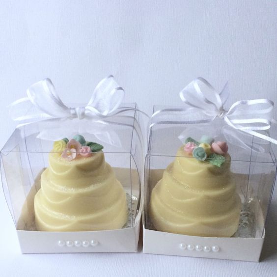 lembrancinha comestível em formato de bolo de casamento lembrancinha comestível em formato de bolo de casamento