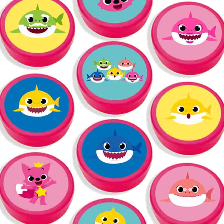 Latinhas em cor rosa para festa Baby Shark Latinhas em cor rosa para festa Baby Shark