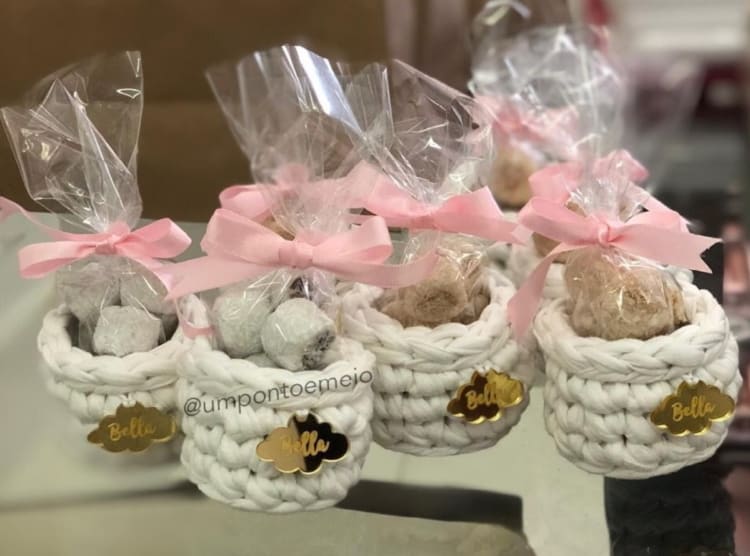 Pequeno cachepot de crochê para doces Pequeno cachepot de crochê para doces