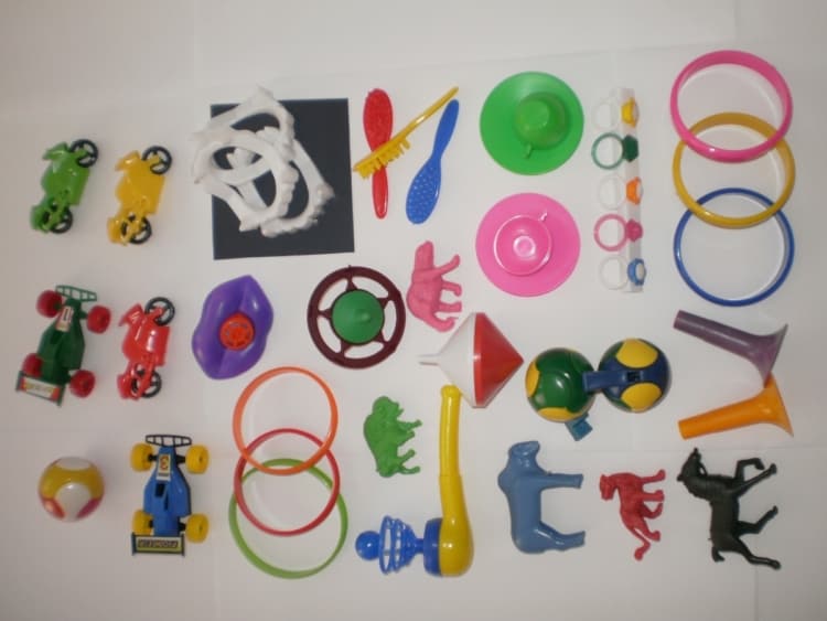 Vários modelos de pequenos brinquedos para saquinhos de lembrancinhas Vários modelos de pequenos brinquedos para saquinhos de lembrancinhas