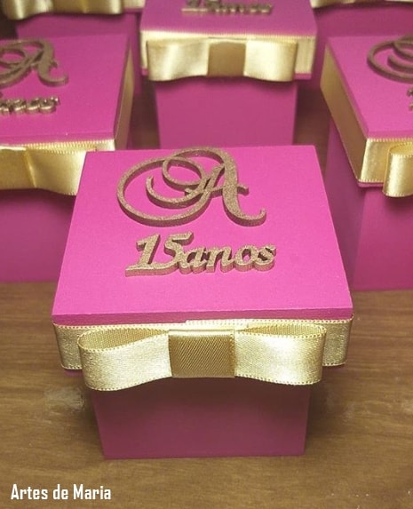 caixinha de MDF decorada em pink e dourado para 15 anos caixinha de MDF decorada em pink e dourado para 15 anos