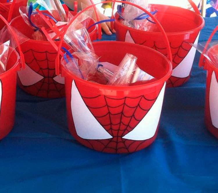Baldinho vermelho do homem aranha Baldinho vermelho do homem aranha