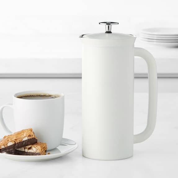 Cafeteira e xícaras para tomar um belo café Cafeteira e xícaras para tomar um belo café
