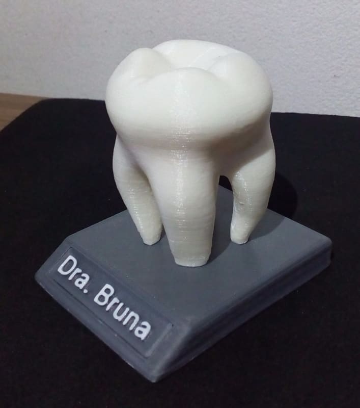 Escultura com o nome do futuro doutor Escultura com o nome do futuro doutor