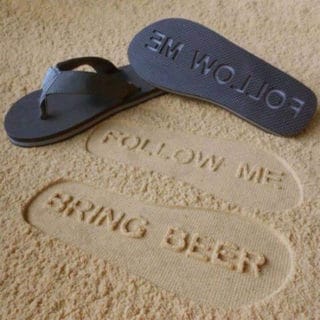 Esse chinelo é útil e super divertido ainda mais para usar na praia Esse chinelo é útil e super divertido ainda mais para usar na praia