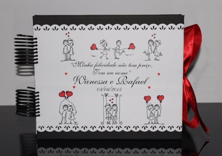 Faça um álbum customizado com várias fotos dos noivos Faça um álbum customizado com várias fotos dos noivos