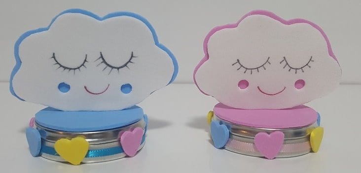 Latinhas com decoração de Chuva de Amor lembrancinha chá revelação Chuva de Amor