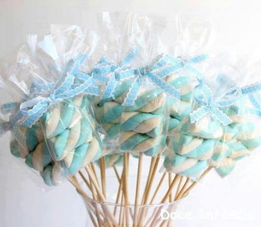 Marshmallows com a cor do tema da festa de 1 ano Marshmallows lembrancinhas de aniversário de 1 ano