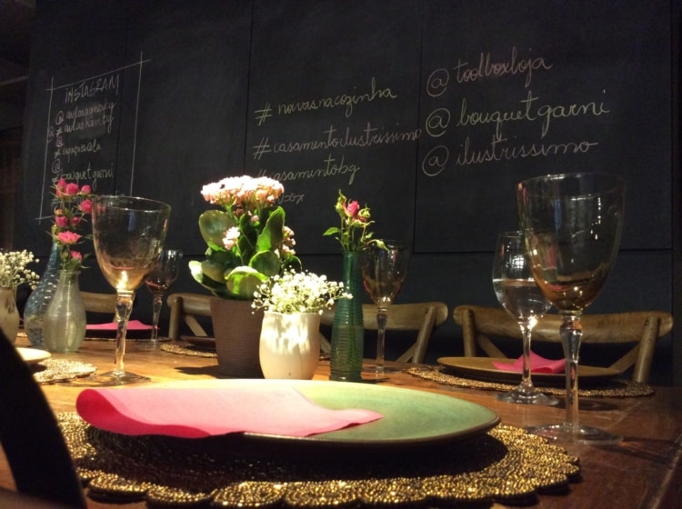 Ofereça um jantar em um restaurante badalado Ofereça um jantar em um restaurante badalado