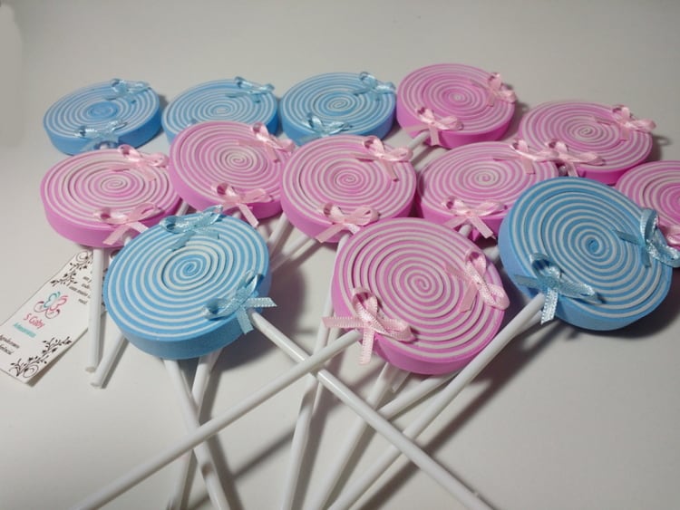 Pirulitos de EVA azul e rosa Pirulitos de EVA azul e rosa