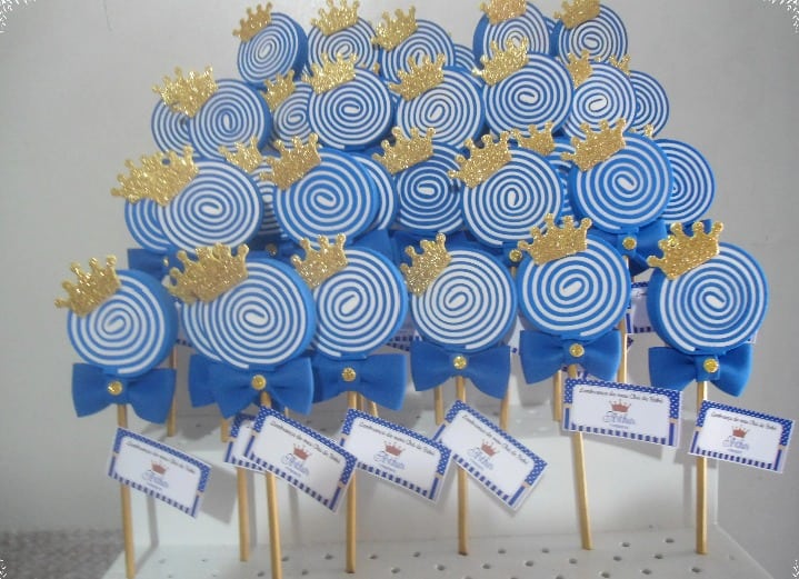 Pirulitos de EVA para festas com o tema Príncipe Pirulitos de EVA para festas com o tema Príncipe