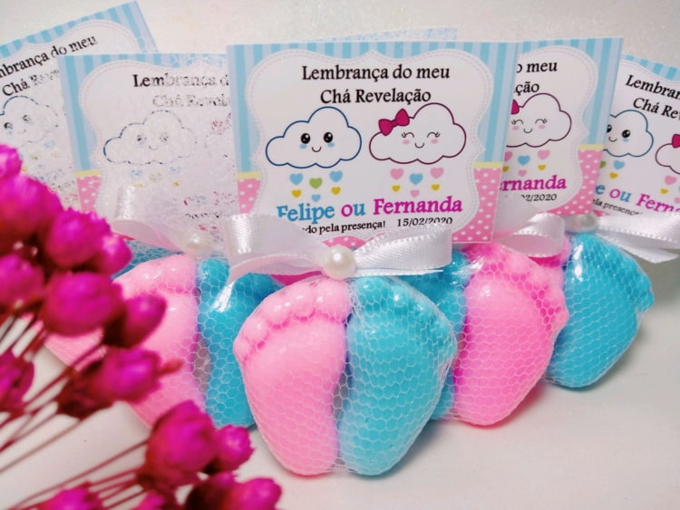 Sabonetes de pézinhos tema chuva de amor Sabonetes de pézinhos lembrancinha chá revelação