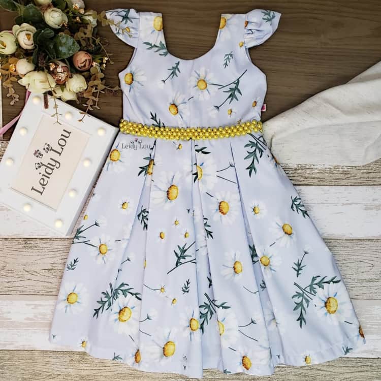 Um belo vestido para usar em festas Um belo vestido para usar em festas