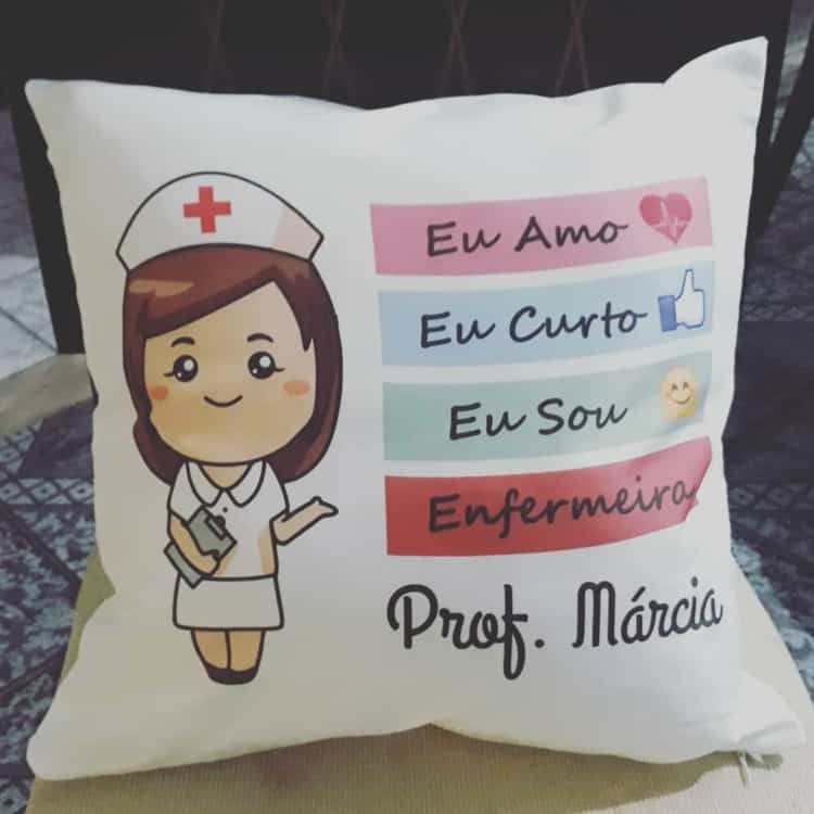 Uma almofada toda customizada Uma almofada toda customizada