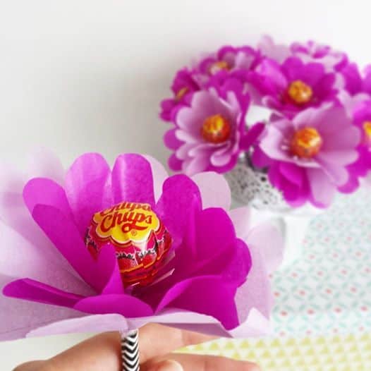 pirulito com flor de papel para lembrancinha escolar pirulito com flor de papel para lembrancinha escolar