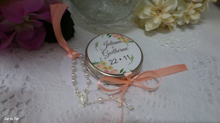 latinha decorada com tercinho para lembrancinha de casamento latinha decorada com tercinho para lembrancinha de casamento