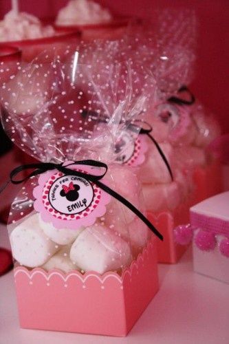 Balas de coco como lembrancinhas da Minnie rosa Balas de coco como lembrancinhas da Minnie rosa