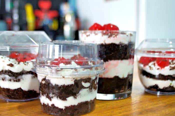 Bolo no pote de floresta negra