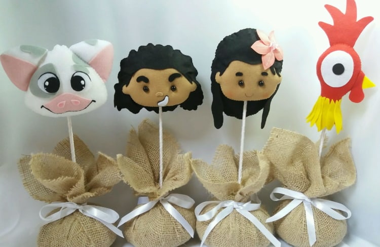 Centro de mesa e lembrancinha com personagens da Moana lembrancinhas da Moana