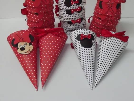 Cones de papel da minnie vermelha Cones de papel da minnie vermelha