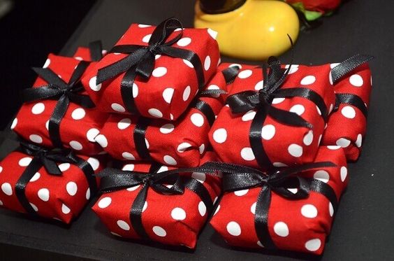 Doces embalados podem servir como lembrancinhas Doces embalados podem servir como lembrancinhas da minnie