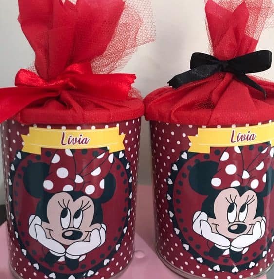 Latas com rótulos na Minnie Latas com rótulos na Minnie
