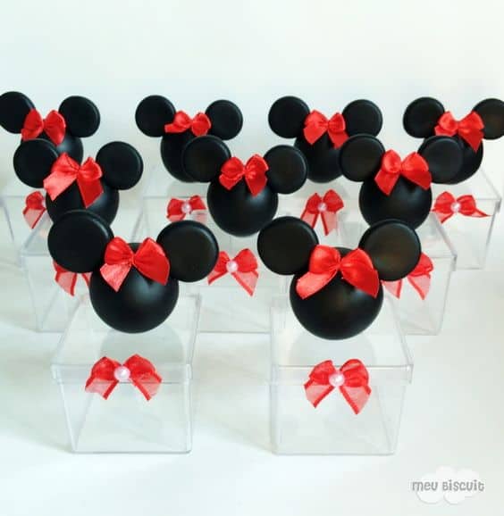 Minnie vermelha feita em biscuit para lembrancinhas Minnie vermelha feita em biscuit para lembrancinhas