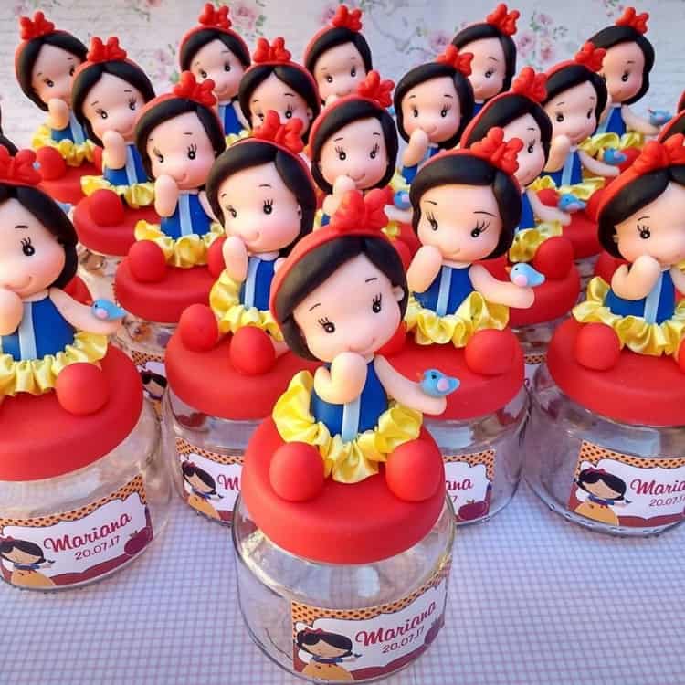 Modelo de Branca de Neve baby Modelo de Branca de Neve baby