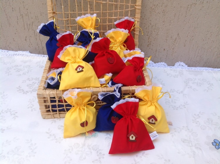 Saquinhos de tecido da Branca de Neve lembrancinha Branca de Neve