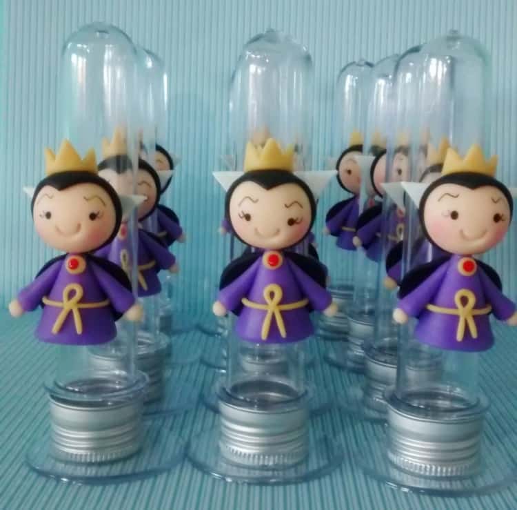 Tubetes com a bruxinha da Branca de Neve lembrancinha Branca de Neve