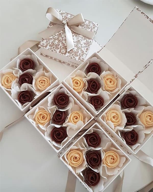 lembrancinhas com doces rosas de chocolate