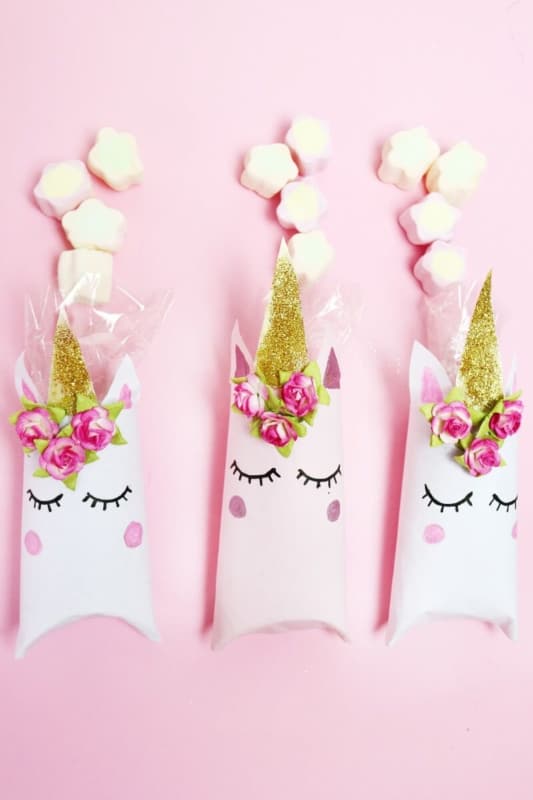 lembrancinhas com papel higiênico unicornio