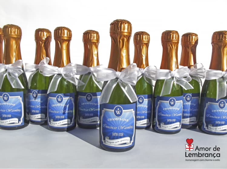 Bebida para brindar como Lembrancinhas de aniversário de 80 anos Bebida para brindar como Lembrancinhas de aniversário de 80 anos