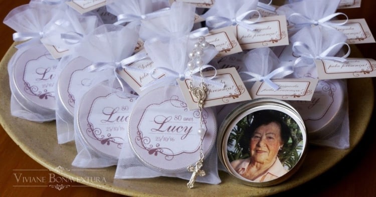 Caixinha com foto e terço como lembrancinhas de aniversário de 80 anos Caixinha com foto e terço como lembrancinhas de aniversário de 80 anos